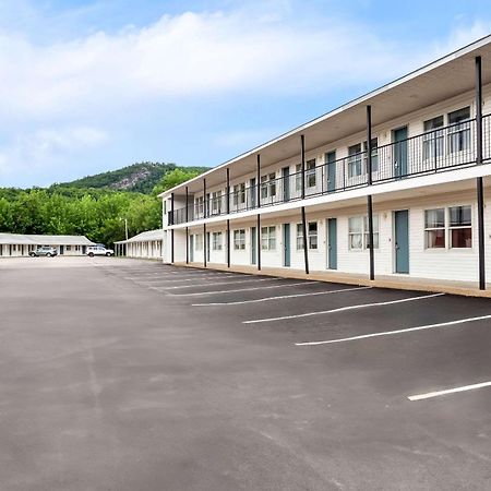 Quality Inn & Suites Горъм Екстериор снимка