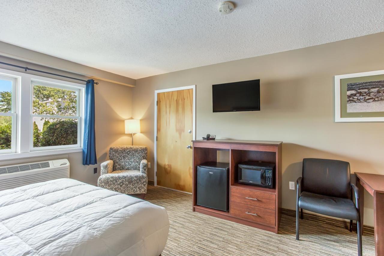 Quality Inn & Suites Горъм Екстериор снимка