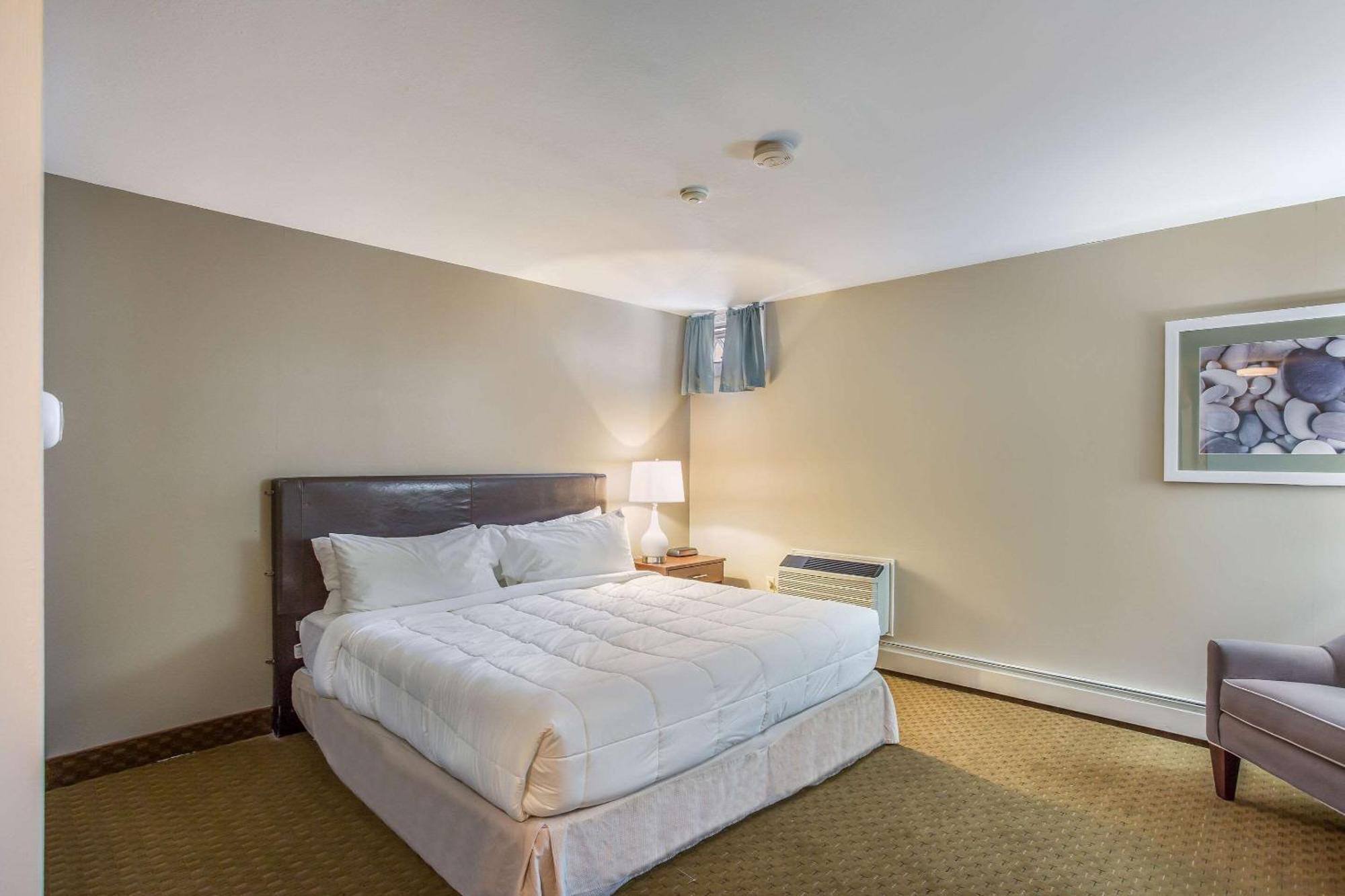 Quality Inn & Suites Горъм Екстериор снимка