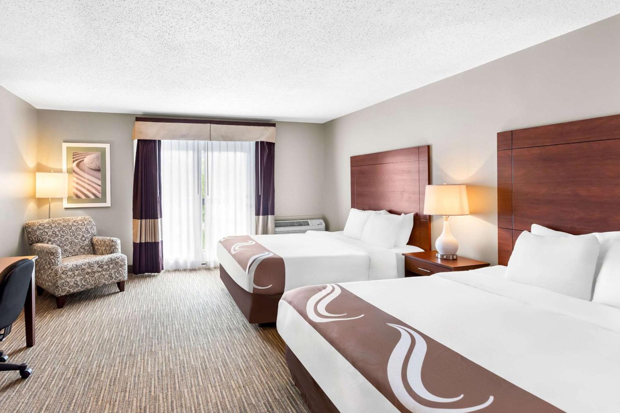 Quality Inn & Suites Горъм Екстериор снимка