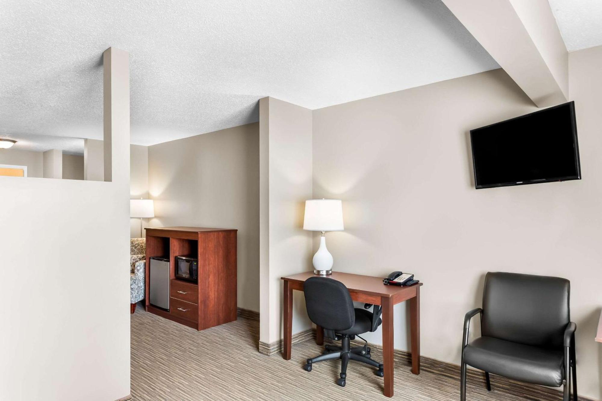 Quality Inn & Suites Горъм Екстериор снимка