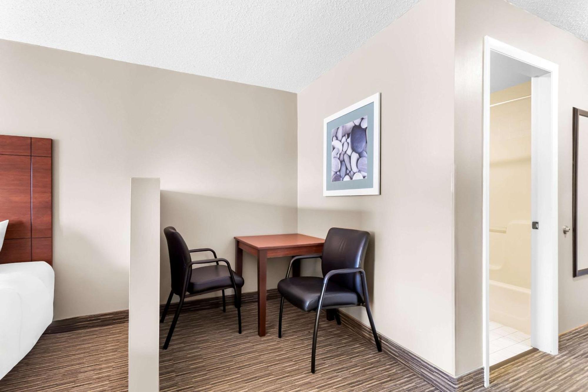 Quality Inn & Suites Горъм Екстериор снимка