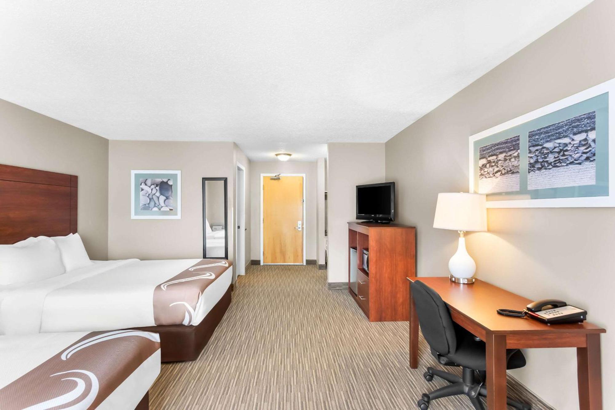 Quality Inn & Suites Горъм Екстериор снимка