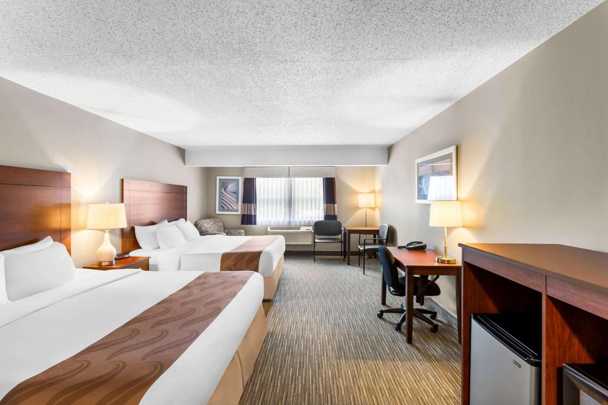 Quality Inn & Suites Горъм Екстериор снимка