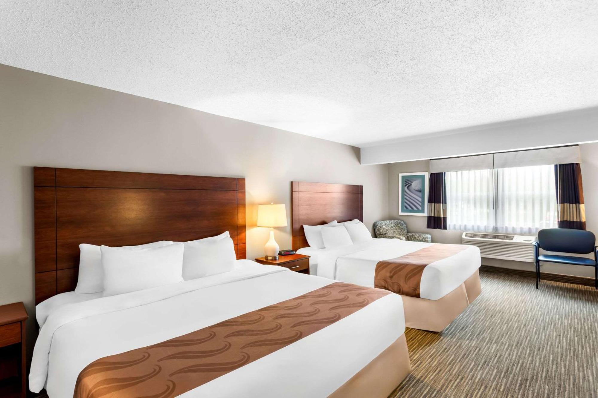 Quality Inn & Suites Горъм Екстериор снимка
