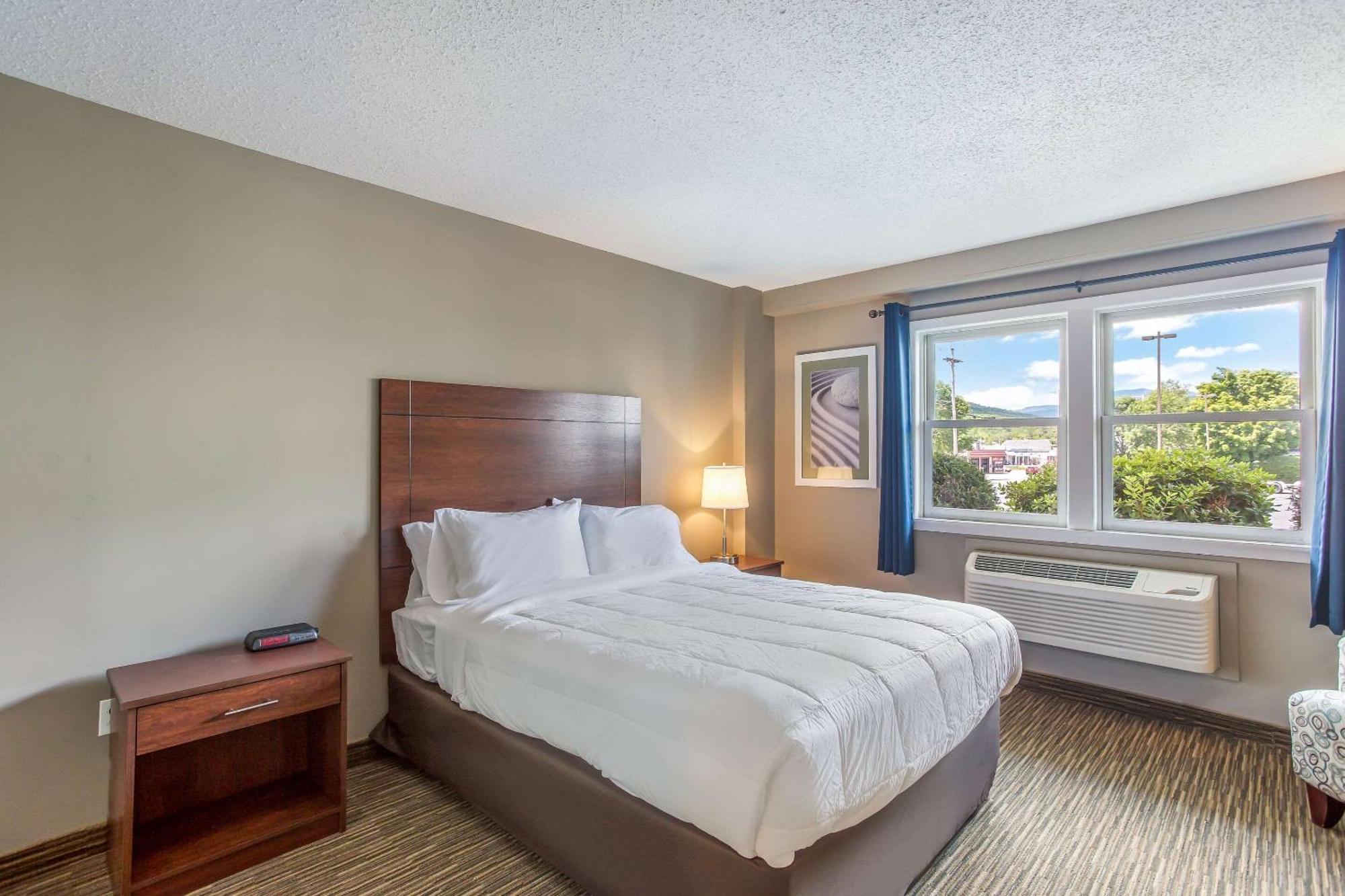 Quality Inn & Suites Горъм Екстериор снимка