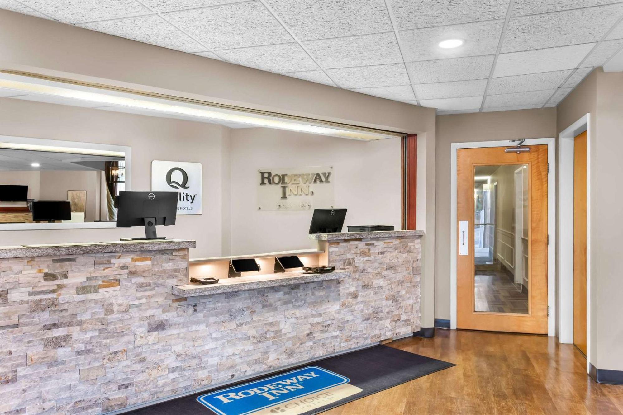 Quality Inn & Suites Горъм Екстериор снимка