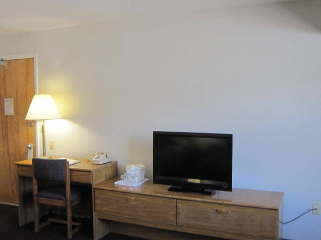 Quality Inn & Suites Горъм Екстериор снимка